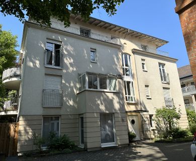 Wiesbaden-Dichterviertel! Kapitalanlage! Helle Penthouse-Wohnung mit umlaufendem Balkon!