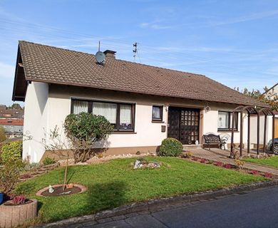 *REDUZIERT* Einfamilienhaus mit Einliegerwohnung, Garage und Garten in Hamm/Sieg!