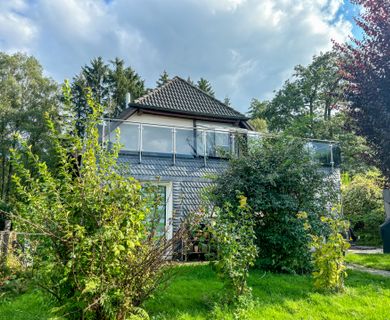 Rarität für echte Naturliebhaber: Einfamilienhaus mit schönem Gartengrundstück und Dachterrasse