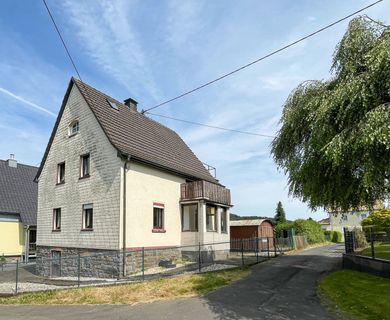 Modernisierungsbedürftiges Einfamilienhaus in ruhiger Lage von Windeck!