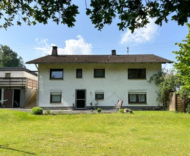 Einfamilienhaus mit vermieteter Einliegerwohnung in ruhiger Wohnlage von Hamm (Sieg)!