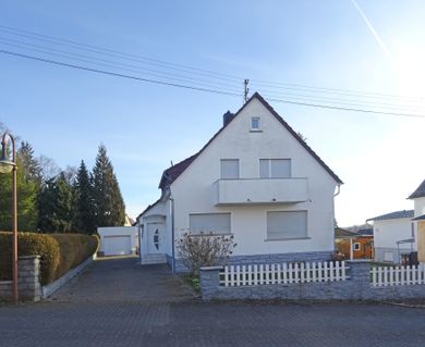 Platz für die ganze Familie! Saniertes Einfamilienhaus in ruhiger Lage mit großem Garten!