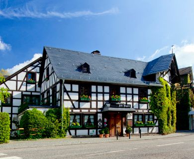 Romantikhotel „Alte Vogtei“
Historisches & geschichtsträchtiges Hotel- & Restaurant
im Herzen von Hamm (Sieg)!