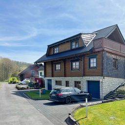 Sehr gepflegtes, freistehendes Holzblockhaus in ruhiger Lage!