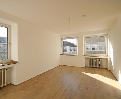 STUDENTEN AUFGEPASST! SCHICKES APARTMENT MIT NEUEM BAD AUF DER HOCHSTRASSE ZU MIETEN!