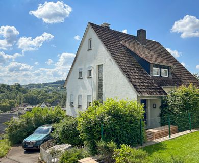 Solides Einfamilienhaus im Zentrum von Morsbach mit wunderschöner Aussicht!