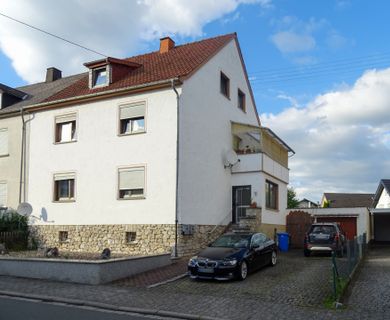 Vermietetes Zweifamilienhaus mit Garten in Niederhadamar!