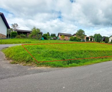 Großzügiges und sonniges Baugrundstück in attraktiver Höhenlage!