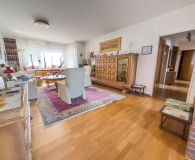 5-Zimmer Wohnung mit viel Platz für die Familie und zwei Balkonen