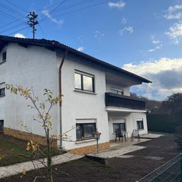 Gepflegtes Einfamilienhaus mit ELW, Garten und Garage in ruhiger Wohnlage – zwischen Wissen & Gebhardshain!