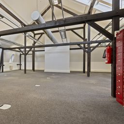 HISTORISCH BEDEUTEND, MODERN AUSGESTATTET: 212 m² BÜROFLÄCHE ZU MIETEN