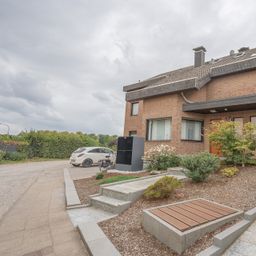 Freistehendes Mehrfamilienhaus mit 3 Einheiten, gepflegtem Zustand und attraktiver Rendite