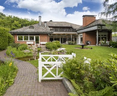 Exklusives Wohnen am Fleyer Wald – Herrschaftliches Anwesen mit Pferdestallungen, Pool u.v.m