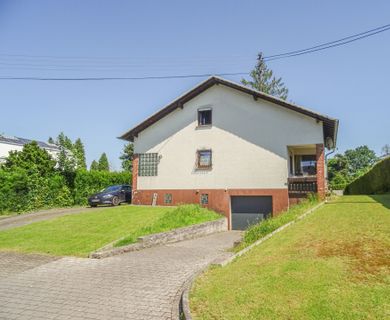 Gepflegtes Einfamilienhaus mit weitläufigen, schönen Garten in ruhiger Lage!