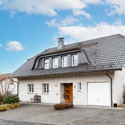 Exklusives Einfamilienhaus mit Weitblick, großzügigem Raumangebot und perfektem Zustand