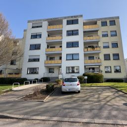 4 Zimmerwohnung mit Balkon, Aufzug, Keller und Garage