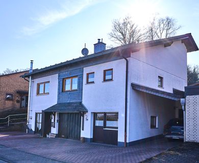 Einfamilienhaus mit Einliegerwohnung