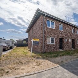 Hier wartet Ihr neues Zuhause – zwei großzügige Doppelhaushälften im Rohbau zum selbst Gestalten!