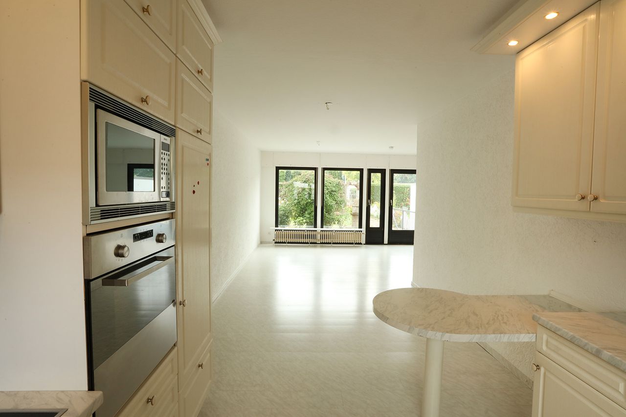 Küche zum Wohnbereich