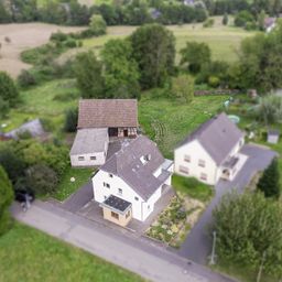 Geräumiges Einfamilienhaus mit großem Garten und zusätzlichem Grünland in Oberscheuren