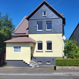 Gemütliches, freistehendes Einfamilienhaus mit gepflegtem Garten und Garage!