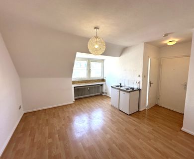 Düsseldorf-Friedrichstadt  –  Apartment mit Pantryküche und Waschmaschinenstellplatz in der 5. Etage