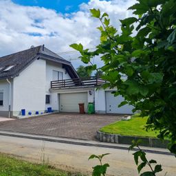 Top-gepflegter Bungalow mit Ausbaureserve und 3 Garagen in ruhiger Ortsrandlage!