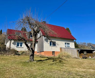 Freistehendes Ein-/Zweifamilienhaus auf weitläufigem Grundstück – mit viel Potenzial!