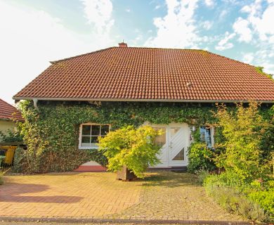 Schönes Mehrfamilienhaus mit bis zu 3 WE und Garten in ruhiger Lage von Hachenburg!