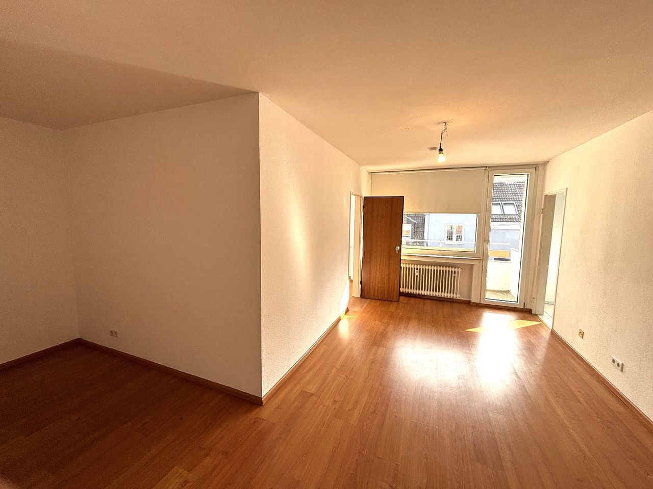 Wohnzimmer mit Balkon