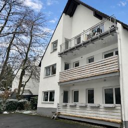 NEU: Wohnen am Waldrand – Großzügige 3-Zimmer-EG-Wohnung mit Balkon + Garage