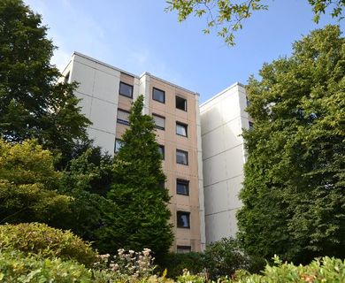 Gut geschnittene Wohnung mit 2 Bädern und Loggia in ruhiger Grünlage