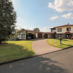 Reichlich Platz für Ihre Ideen: 307 m² Wohn- und Nutzfläche!