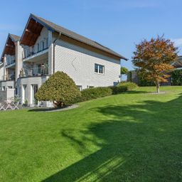 Traumhaftes Einfamilienhaus mit Einliegerwohnung, gepflegtem Garten & Carport