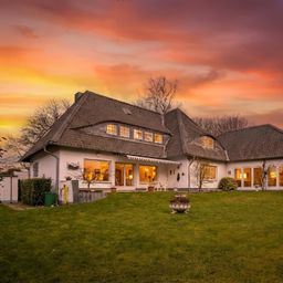 TOLLES ANWESEN MIT SCHWIMMBAD IN KREFELD-KLIEDBRUCH!