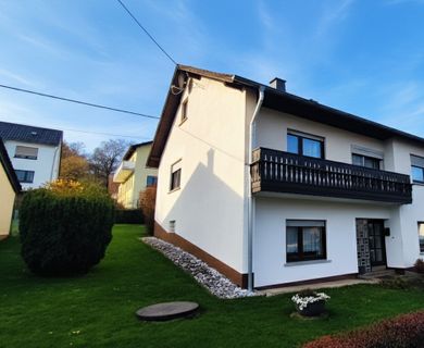 Charmantes Einfamilienhaus in ruhiger Wohnlage von Ebernhahn – mit unverbaubarem Blick