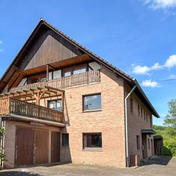 Solides Zweifamilienhaus mit Terrasse und Balkon in ruhiger Lage von Forst!