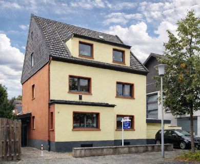 Großes Anwesen: Ca. 460 m² Wohn-/Nutzfläche; knapp 1.000 m² Grundstück