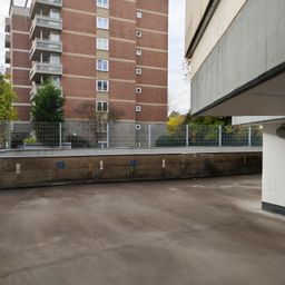 Außenstellplatz in der City von GL-Bensberg