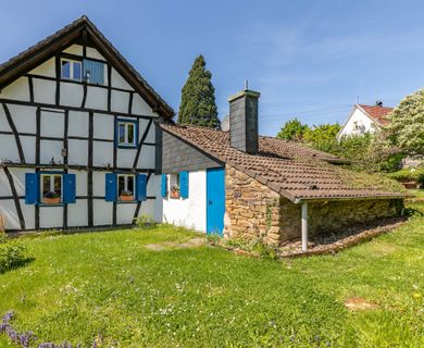 ***ROMANTISCHES FACHWERKHAUS***