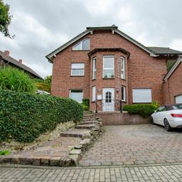 Charmantes Zweifamilienhaus mit vermieteter Einliegerwohnung und Doppelgarage