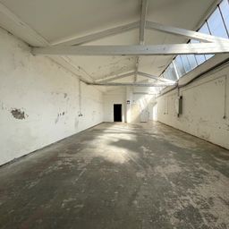 LAGERHALLE 172m² IN DER KREFELDER INNENSTADT ZU VERMIETEN!