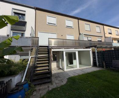 Reihenmittelhaus mit Garten Garage und zus. Apartement