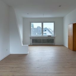 Sofort bezugsbereit: Wunderschöne, lichtduchflutete Wohnung im ruhigen Wohnhaus