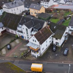 Zwei renovierten Wohneinheiten auf großem Grundstück vor Weilburg!