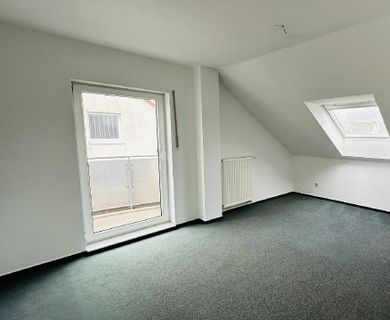 Schlafzimmer mit Zugang auf den Balkon
