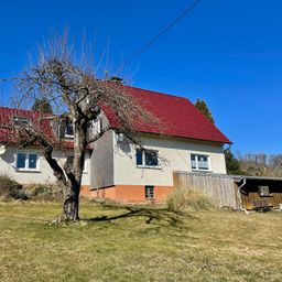 Freistehendes Ein-/Zweifamilienhaus auf weitläufigem Grundstück – mit viel Potenzial!