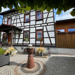 Schickes und gemütliches Fachwerkhaus mit Wintergarten, liebevoll angelegtem Garten & Pool!