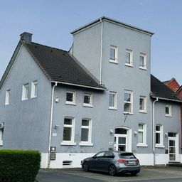 Ca. 651m² Gewerbefläche mit 221m² Wohnung sowie 2.839m² Bau- u. 4.823m² Gartenland