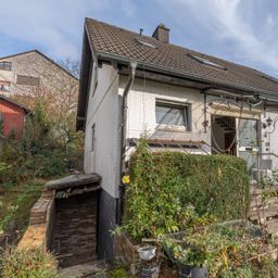 Freistehendes Einfamilienhaus mit ca. 128 m², 5 Zimmer, 2 Bädern, Hobbyraum und 2 PKW- Stellplätzen